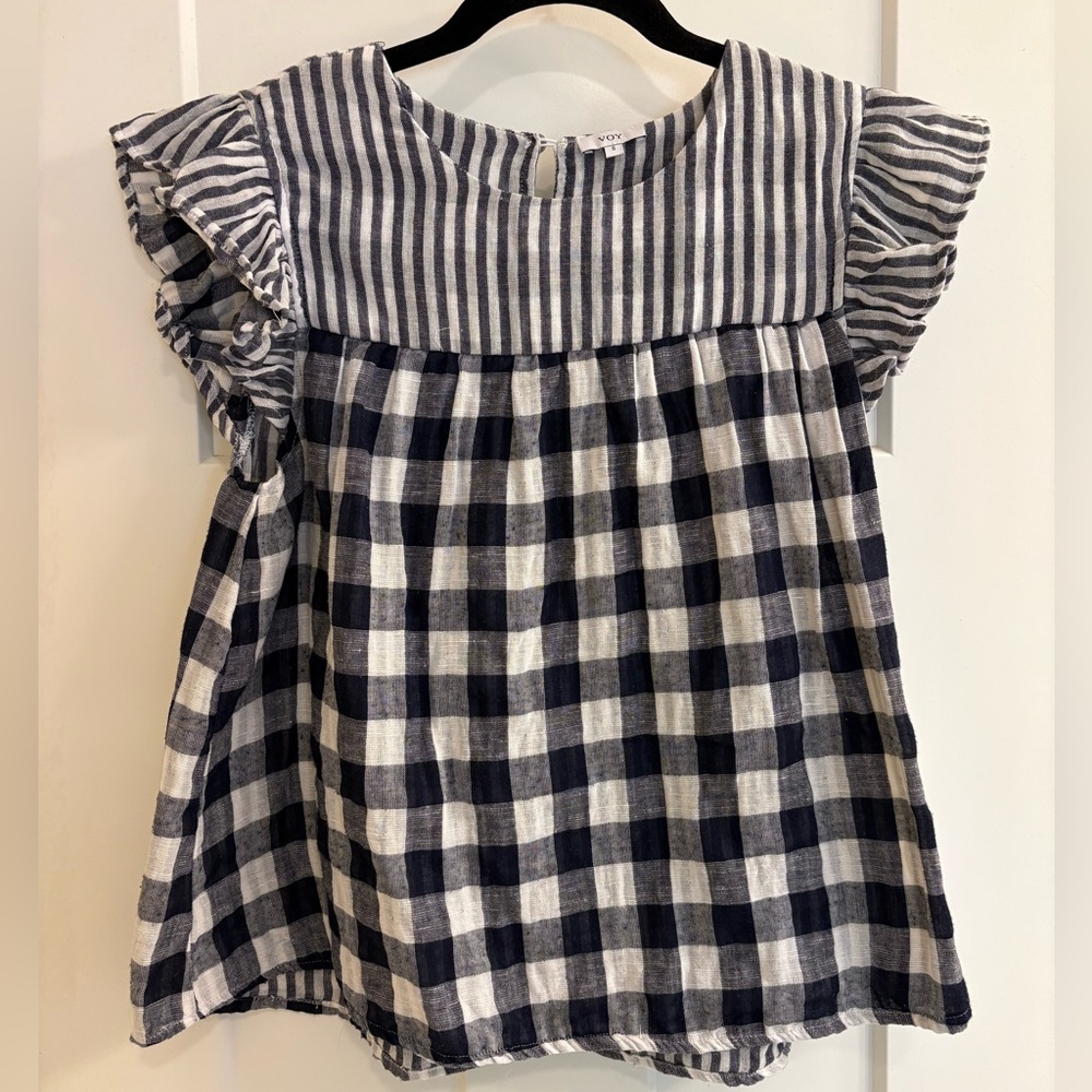 VOY Flutter-Sleeve Gingham Swing Blouse